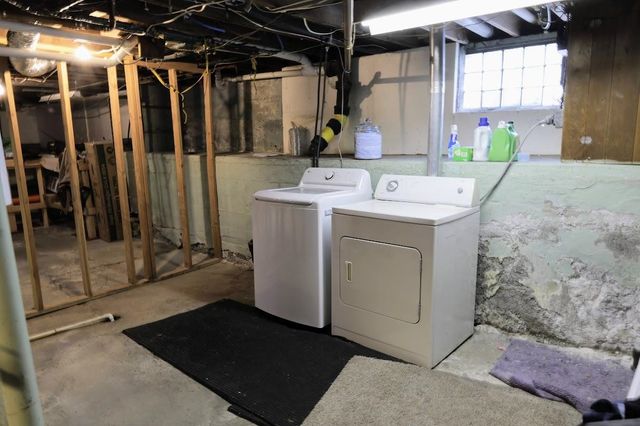 305 NE 8th St, Devils Lake, ND 58301