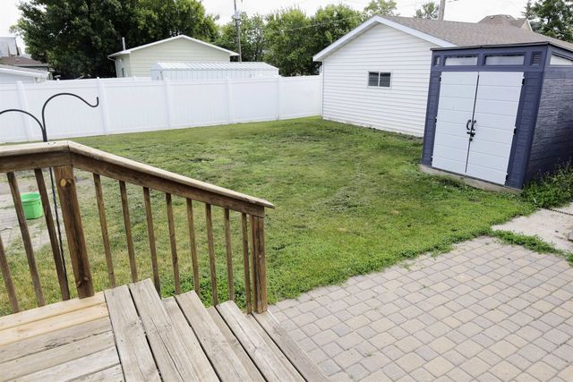 305 NE 8th St, Devils Lake, ND 58301