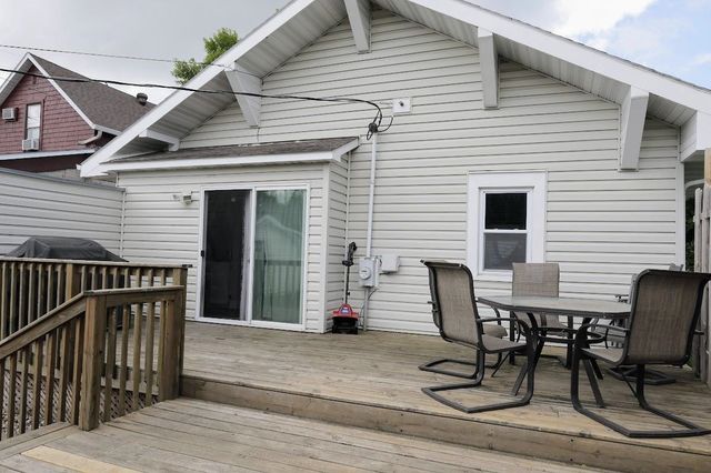 305 NE 8th St, Devils Lake, ND 58301