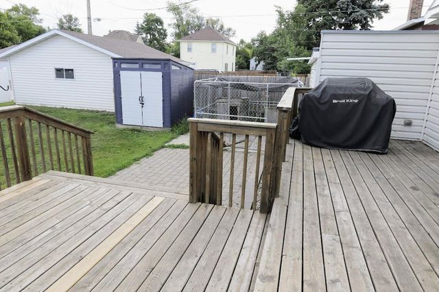 305 NE 8th St, Devils Lake, ND 58301