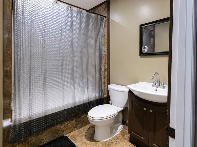 305 NE 8th St, Devils Lake, ND 58301
