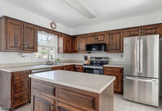 139 Berkeley Cir, Bernards Twp., NJ 07920