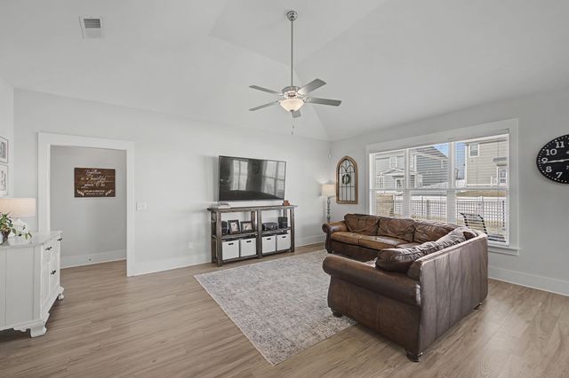 8661 Lawson Dr, Antioch, TN 37013