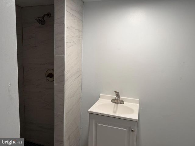 632 E CARVER ST, Philadelphia, PA 19120