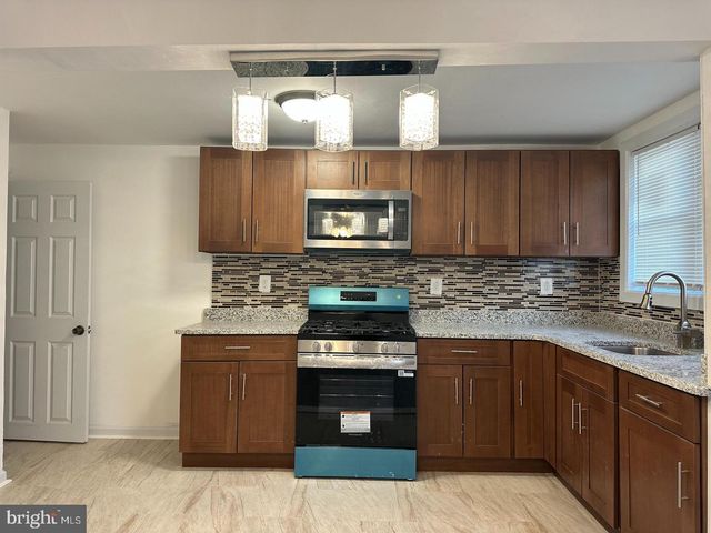 632 E CARVER ST, Philadelphia, PA 19120