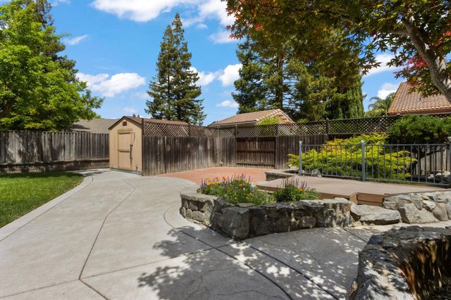 51 Angel Island Cir, Sacramento, CA 95831