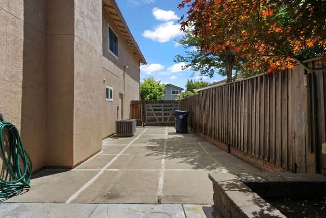 51 Angel Island Cir, Sacramento, CA 95831