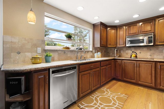 51 Angel Island Cir, Sacramento, CA 95831