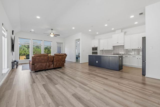 304 Barton Oak TRL, Georgetown, TX 78628