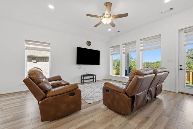 304 Barton Oak TRL, Georgetown, TX 78628