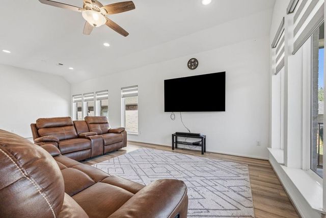 304 Barton Oak TRL, Georgetown, TX 78628