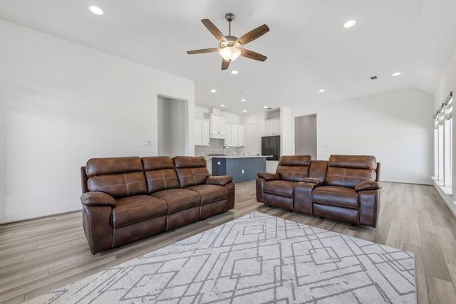 304 Barton Oak TRL, Georgetown, TX 78628