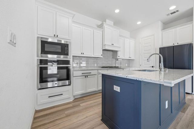 304 Barton Oak TRL, Georgetown, TX 78628