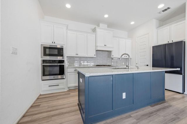 304 Barton Oak TRL, Georgetown, TX 78628