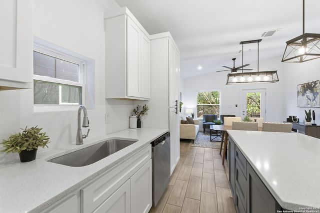 216 Cooper St, San Antonio, TX 78210