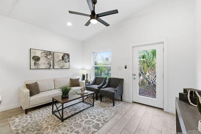 216 Cooper St, San Antonio, TX 78210