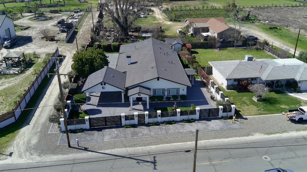 9293 Hillside Dr, Delhi, CA 95315