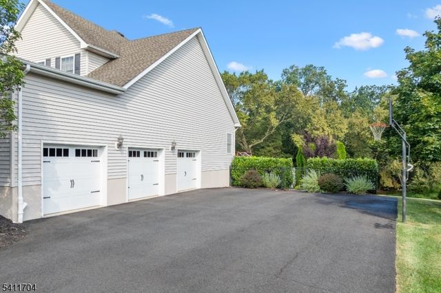 41 White Meadow Rd, Hillsborough Twp., NJ 08844