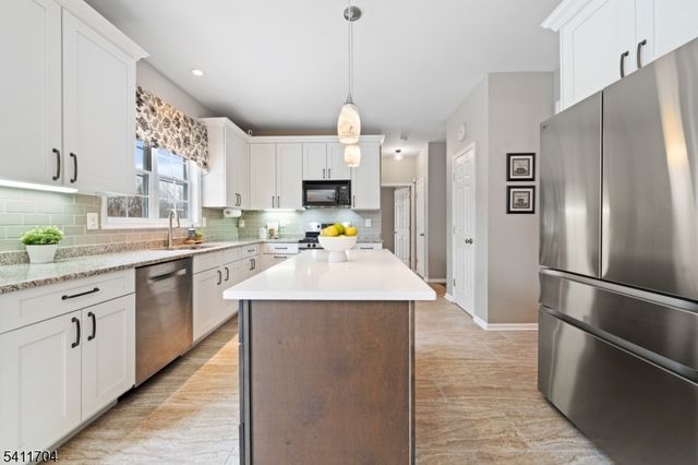 41 White Meadow Rd, Hillsborough Twp., NJ 08844