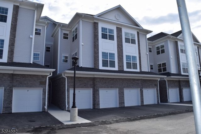 67 Veterans Way, Morris Plains Boro, NJ 07950