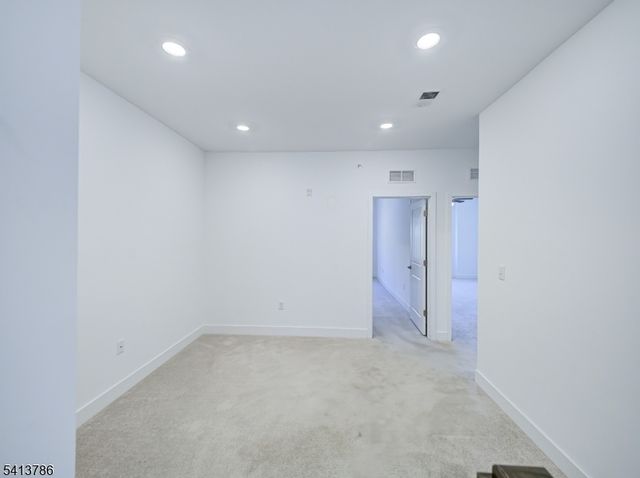 67 Veterans Way, Morris Plains Boro, NJ 07950