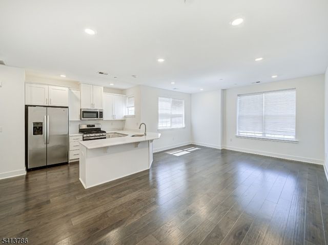 67 Veterans Way, Morris Plains Boro, NJ 07950