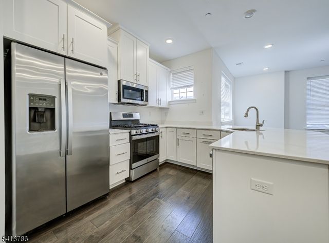 67 Veterans Way, Morris Plains Boro, NJ 07950