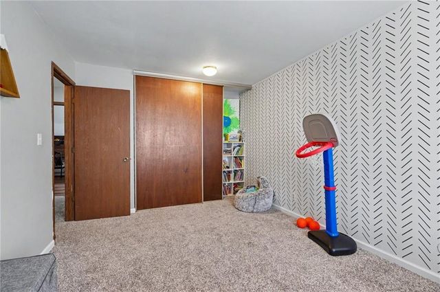 118 Glenview Drive, Lawrence, KS 66049