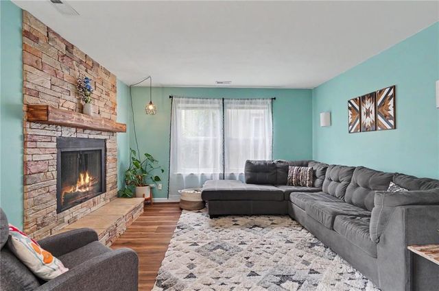 118 Glenview Drive, Lawrence, KS 66049