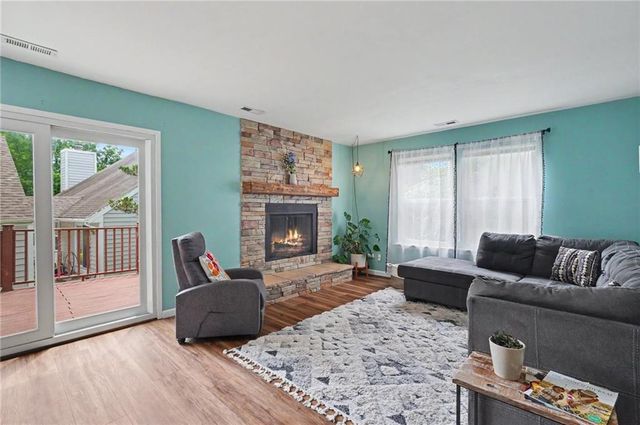 118 Glenview Drive, Lawrence, KS 66049