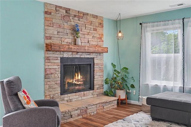 118 Glenview Drive, Lawrence, KS 66049
