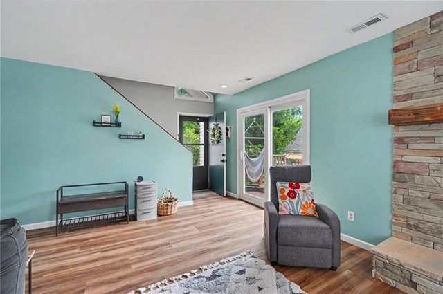 118 Glenview Drive, Lawrence, KS 66049