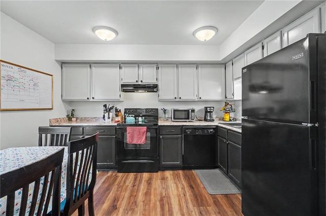 118 Glenview Drive, Lawrence, KS 66049