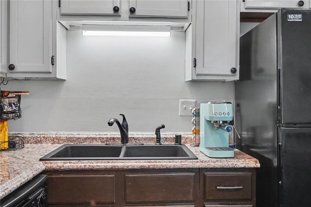 118 Glenview Drive, Lawrence, KS 66049