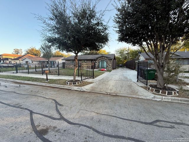 2214 six mile, San Antonio, TX 78224