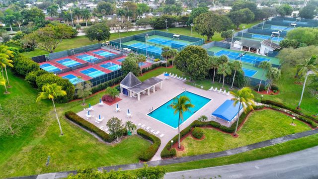 2901 Victoria Cir M4, Coconut Creek, FL 33066