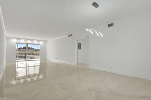 2901 Victoria Cir M4, Coconut Creek, FL 33066