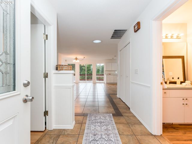 26423 S BEAVERCREEK Rd, Beavercreek, OR 97004