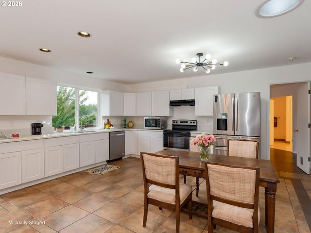 26423 S BEAVERCREEK Rd, Beavercreek, OR 97004