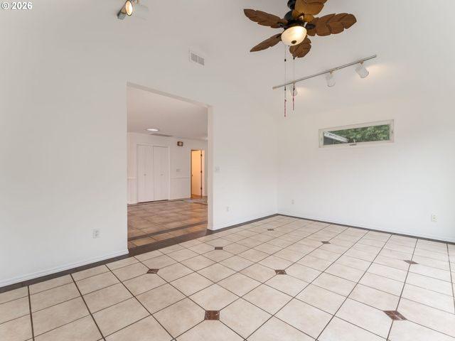 26423 S BEAVERCREEK Rd, Beavercreek, OR 97004