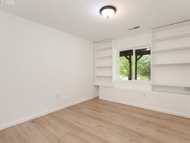 26423 S BEAVERCREEK Rd, Beavercreek, OR 97004