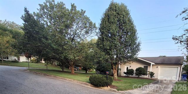 204 Scottlynn Drive, Asheville, NC 28806