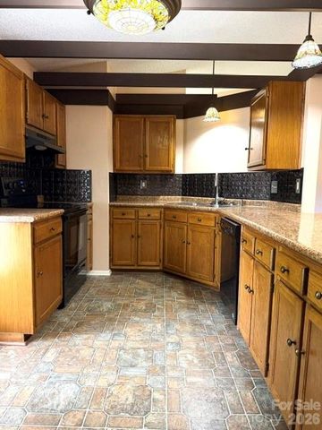 204 Scottlynn Drive, Asheville, NC 28806