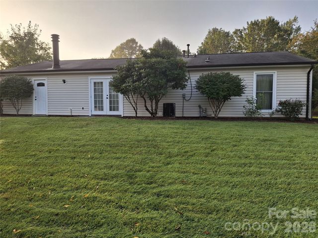 204 Scottlynn Drive, Asheville, NC 28806