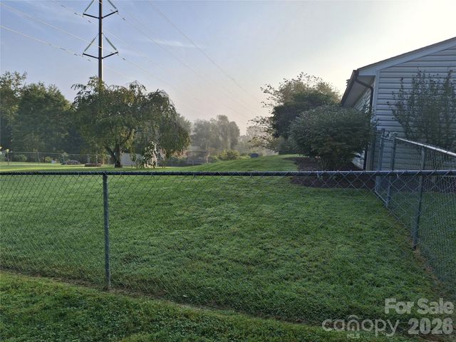 204 Scottlynn Drive, Asheville, NC 28806