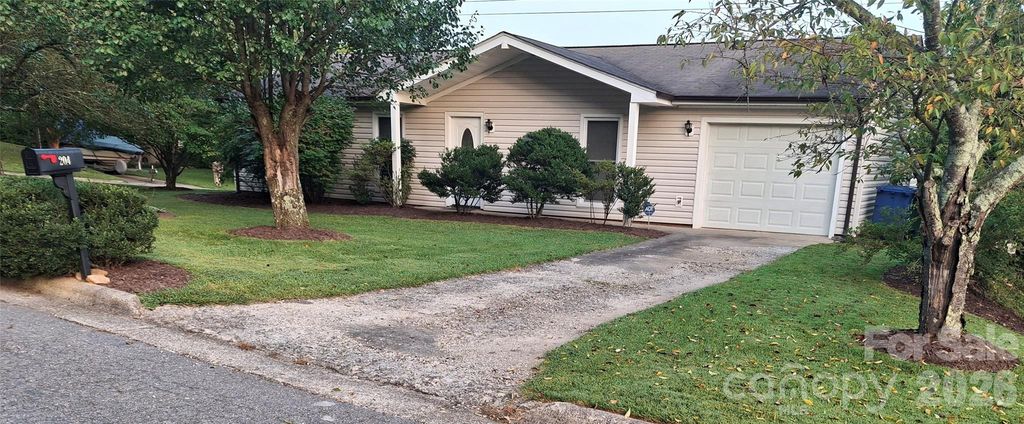 204 Scottlynn Drive, Asheville, NC 28806