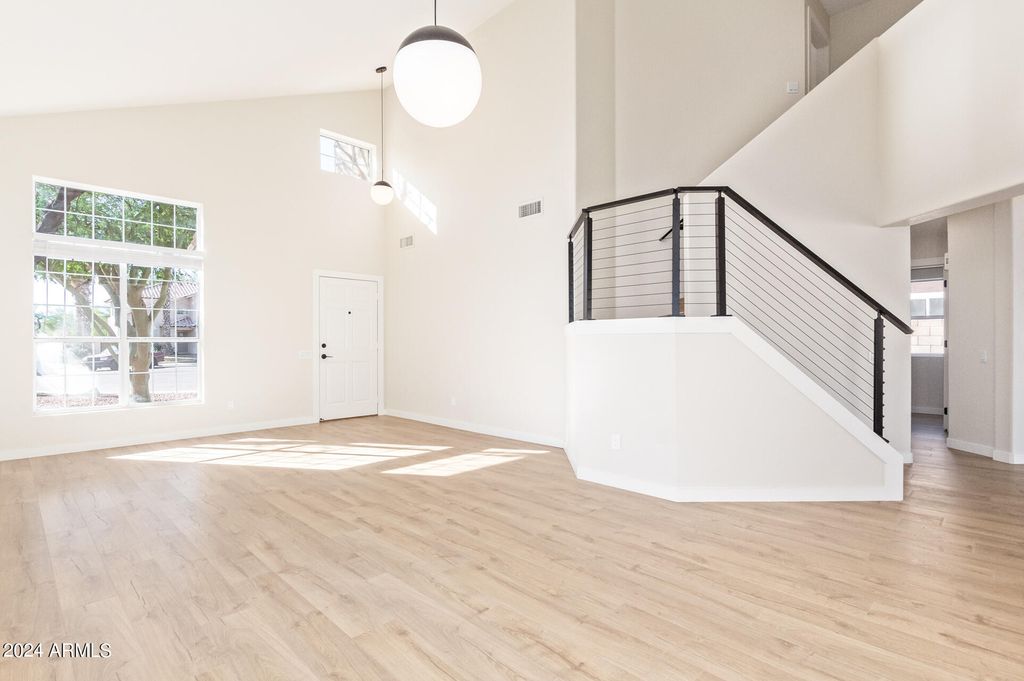 1018 W Kings Avenue, Phoenix, AZ 85023