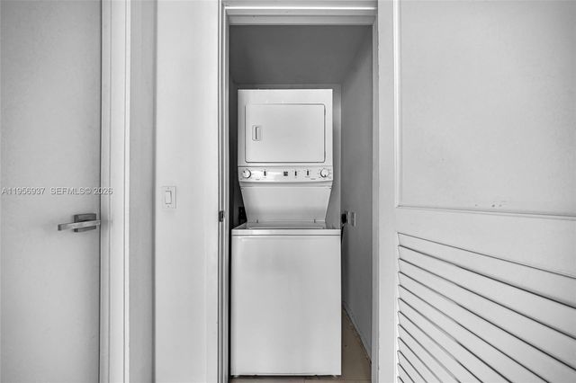 1080 Brickell Ave 2708, Miami, FL 33131