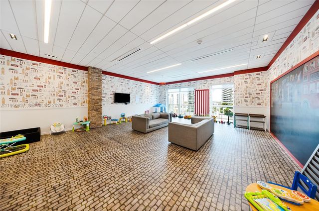 1080 Brickell Ave 2708, Miami, FL 33131