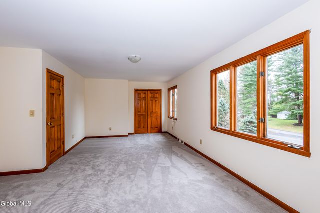 42 Deer Run Hollow, Halfmoon, NY 12065